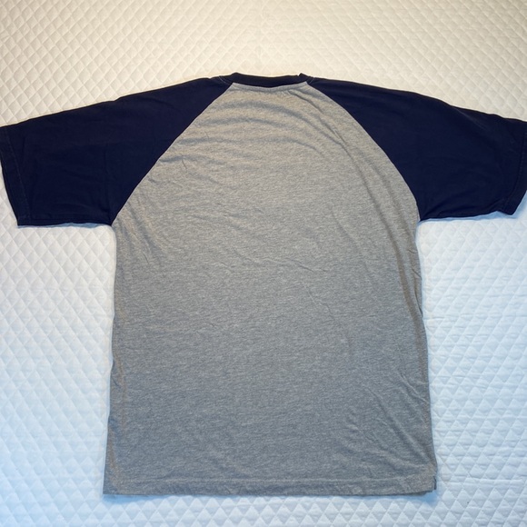 HardRock Cafe Paris Gray & Navy Blue Raglan Shirt. X-Large. - Picture 2 of 6